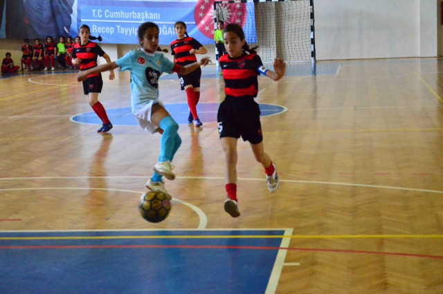  Okullararası Küçük Kızlar ve Erkekler Futsal Müsabakaları Tamamlandı