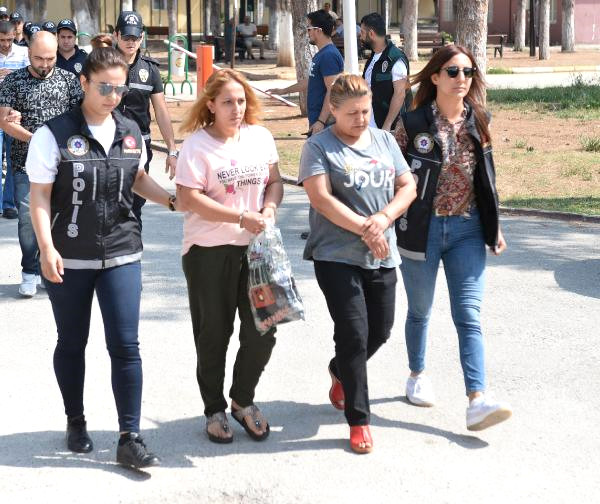 Adana'da Uyuşturucudan 17 Kişi Tutuklandı, Yakınları Olay Çıkardı