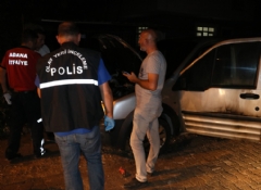 Adana'da bir araç kundaklandı