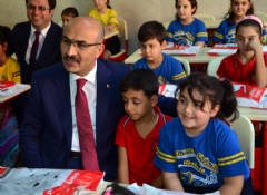 Adanada 500 bin öğrenci okula döndü