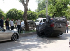 Lüks araca çarpan kadın sürücü takla attı