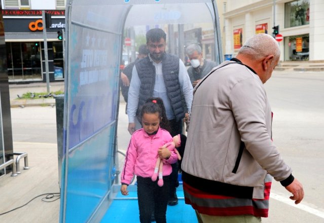 Adana'da korona virüs salgınına karşı dezenfeksiyon tüneli