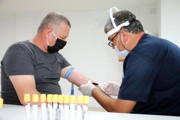 Adana'da sanayi çalışanlarına antikor testi yapılıyor