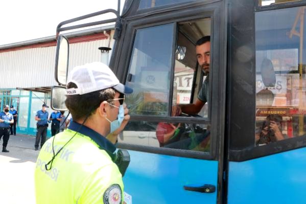 Adana'da toplu taşıma araçları ile iş yerlerinde koronavirüs denetimi