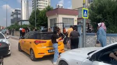 Sınava Geç Kalan Adaylar Gözyaşı Döktü