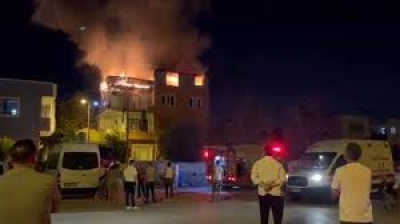 Seyhan'da 3 Katlı Evde Yangın