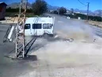 Kozan'da Minibüs Devrildi, Sürücü Ağır Yaralı Kozan'da Minibüs Devrildi, Sürücü Ağır Yaralı