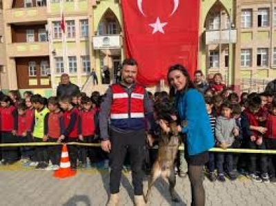 Kozan'da jandarmadan öğrencilere unutulmaz gösteri