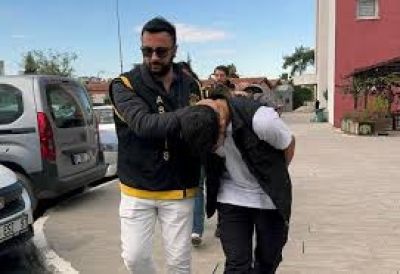 Sevgilisinin eski erkek arkadaşını öldürdü, kaçmak isterken yakalandı