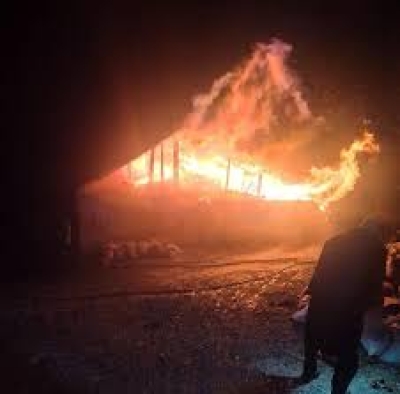 Feke'de Kömür Sobasından Yangın Çıktı