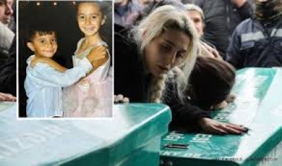 Bir annenin en zor anı! İki çocuğu yan yana defnedildi!