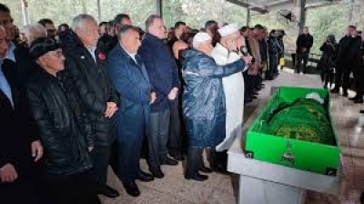 AK Parti Adana İl Başkanı Dağlı'nın annesinin cenazesi AK Parti Adana İl Başkanı Dağlı'nın annesinin cenazesi