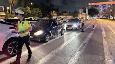 Adana'da trafik denetiminde 126 sürücüye ceza yazıldı