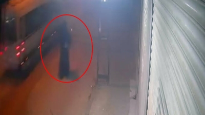 Kmliğini gizlemek için kara çarşaf giyip, iş yerine kurşun yağdırdı Kmliğini gizlemek için kara çarşaf giyip, iş yerine kurşun yağdırdı