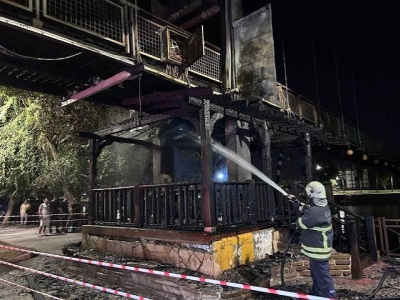 Adana Seyhan ile Yüreğir'i Bağlayan Asma Yaya Köprüsünde Yangın