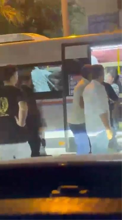 Dolmuşta bir çocuk kalabalık bir grup tarafından darbedildi