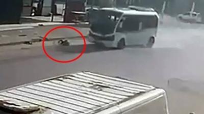 Minibüsün çarptığı 12 yaşındaki çocuk ağır yaralandı, kaçan sürücü gözaltına alındı