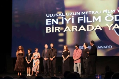 Altın Koza'da En İyi Film ödülünü 'Bir Arada Yalnız' kazandı, 10 film yarıştı