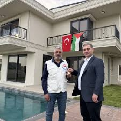 Villasını Filistin'deki hastanenin yeniden inşası için bağışladı