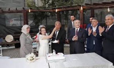 Huzurevinde tanışan çift evlendi