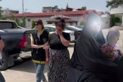 Pazarda çarşaflı hırsız tutuklandı