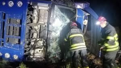 Otoyolda Kamyon Devrildi: 1 Kişi Hayatını Kaybetti