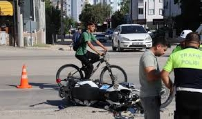 Motosikletli Trafik Polisi Kazada Ağır Yaralandı