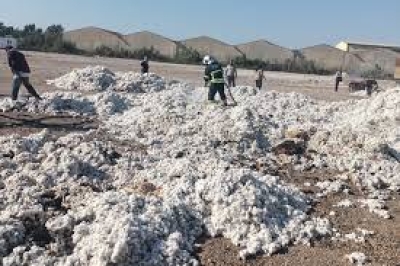 Karataş'ta çırçır fabrikası deposunda yangın çıktı
