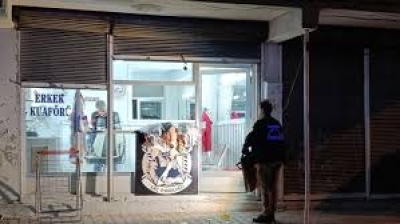 Berber dükkanında silahlı çatışma: 1 ölü, 2'si ağır 6 yaralı Berber dükkanında silahlı çatışma: 1 ölü, 2'si ağır 6 yaralı