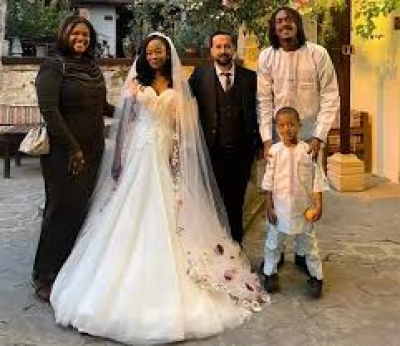 Afrikalı Öğretmen Kozan'da Renkli Görüntülerle Evlendi Afrikalı Öğretmen Kozan'da Renkli Görüntülerle Evlendi