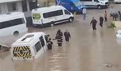 Sağanak yağış hayatı felç etti!