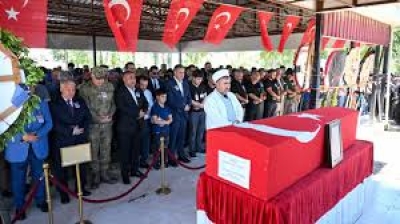 Şehit olan polis memurunun cenazesi Adana'da defnedildi