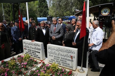 15 Temmuz şehitleri Adana'da kabirlerde çiçek ve dualarla anıldı