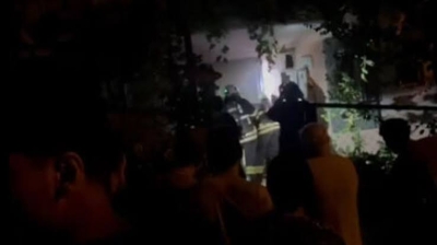 Kamyonetini ve evini ateşe veren mimar, yangında öldü