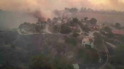 Kozan'da mahallede çıkan yangında 7 ev küle döndü