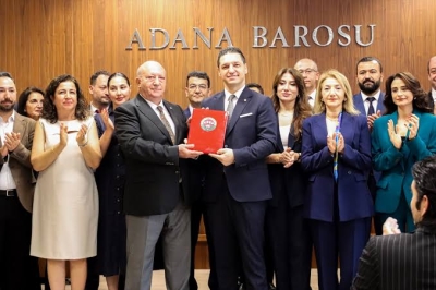 Adana Baro Başkanlığına yeniden seçilen Volkan Böke mazbatasını törenle aldı