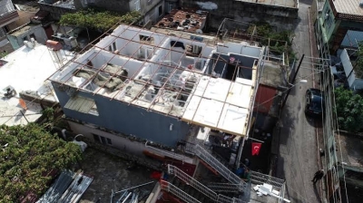 Adana'da şiddetli rüzgar evin çatısını uçurdu! Adana'da şiddetli rüzgar evin çatısını uçurdu!